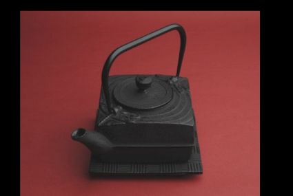 Gusseiserne Teekanne