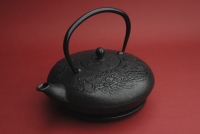 Vollansicht Drachenkanne schwarz